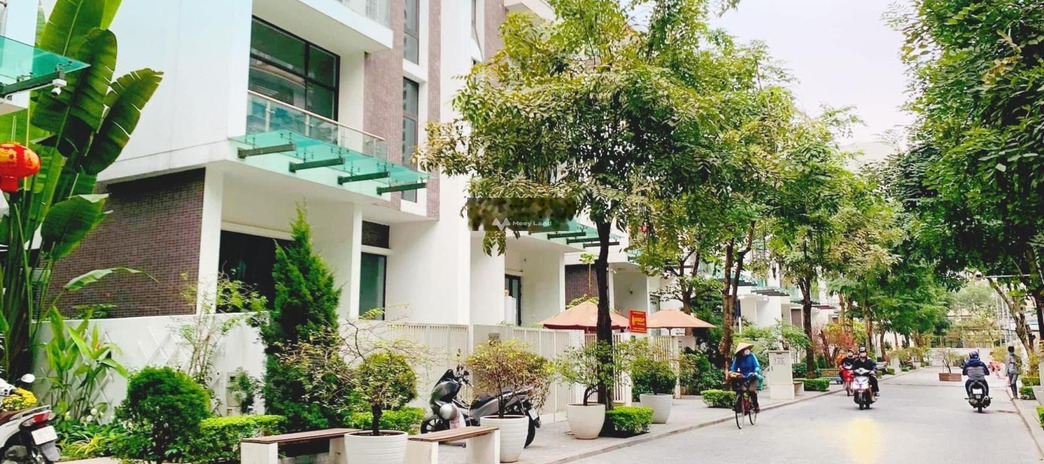 Cần bán biệt thự vị trí đẹp nằm tại Nhân Chính, Hà Nội, có diện tích thực là 165m2, trong căn nhà này gồm 6 PN, 4 WC thuận mua vừa bán