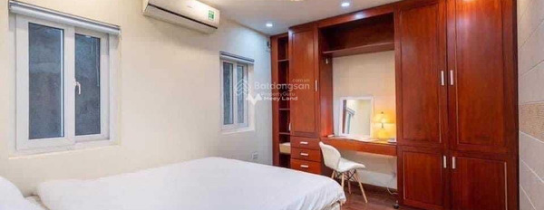 Trong nhà này thì có 3 phòng ngủ bán nhà giá bán chốt nhanh 5.8 tỷ diện tích khoảng 28m2 vị trí đặt tọa lạc ở Hoàn Kiếm, Hà Nội-03