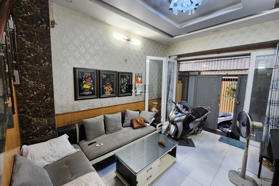 Vị trí đặt tọa lạc ngay Nguyễn Trường Tộ, Phường 17 bán nhà trong căn này có tổng 4 phòng ngủ 3 WC-01