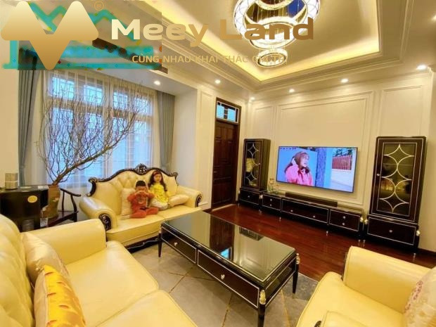 Nằm ở Quận Hoàn Kiếm, Hà Nội, bán nhà, bán ngay với giá khủng 33 tỷ diện tích chuẩn 50m2, trong nhà gồm 6 PN còn chần chờ gì nữa-01