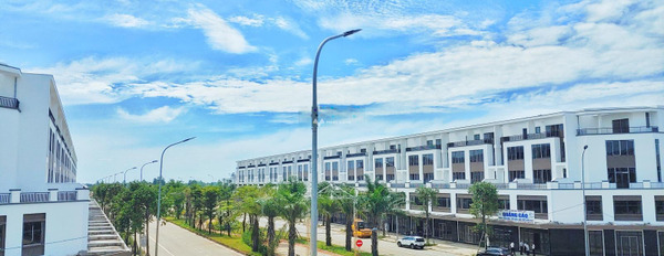 Vị trí đặt ở trong Lý Thường Kiệt, Quảng Ngãi bán đất, giá khởi đầu từ 3.6 tỷ diện tích rộng rãi 300m2-03