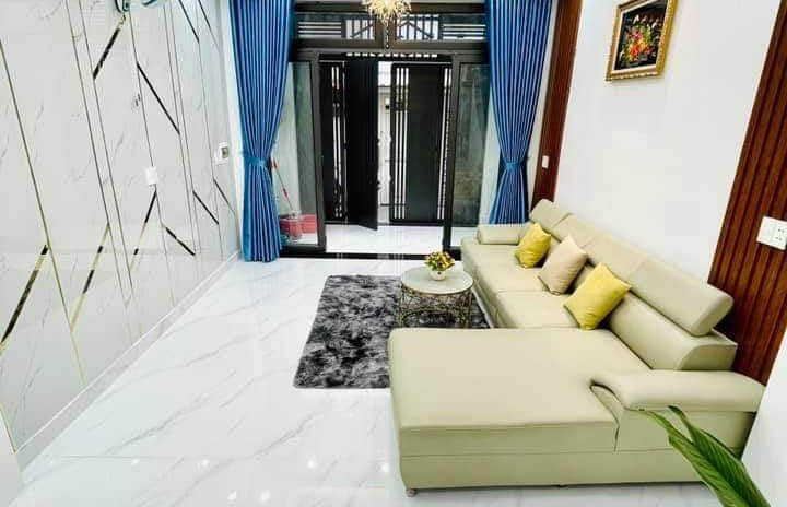Bán nhà mặt tiền đường Lê Tự Tài, Phú Nhuận, giá cực rẻ, 51m2, 4 lầu, 3 phòng ngủ