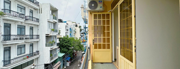 Căn hộ này bao gồm 2 phòng ngủ, cho thuê căn hộ vị trí đặt ngay trung tâm Phường 14, Hồ Chí Minh, 1 WC có chỗ để xe-03