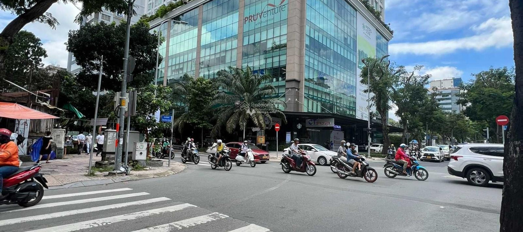 Cho thuê nhà, thuê ngay với giá ngạc nhiên chỉ 110 triệu/tháng có một diện tích sàn 400m2 vị trí thuận lợi nằm trên Quận 3, Hồ Chí Minh