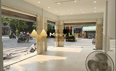 Vị trí đặt ở trung tâm Tân Phú, Hồ Chí Minh cho thuê nhà vào ở ngay giá siêu mềm 20 triệu/tháng, tổng quan nhà thì gồm có 2 phòng ngủ, 2 WC-02