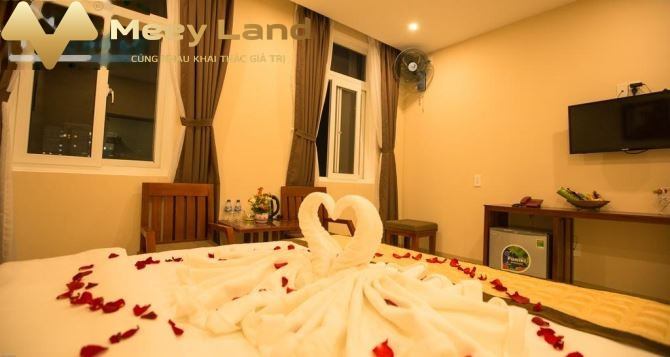 Vị trí thuận lợi tọa lạc tại Dương Đình Nghệ, An Hải Bắc cho thuê Khách sạn dt khoảng là 300 m2, gồm 44 phòng ngủ giá tốt nhất