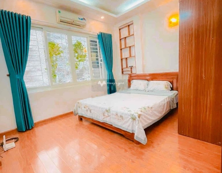 Nằm ở Ba Đình, Hà Nội, bán nhà, giá bán cơ bản từ 5.95 tỷ diện tích 45m2, tổng quan căn này bao gồm 6 phòng ngủ vị trí siêu đẹp-01