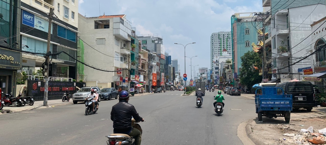 Bán nhà đường Phạm Văn Đồng, Cổ Nhuế 1, Bắc Từ Liêm. Diện tích 76m2. Giá 12 tỷ