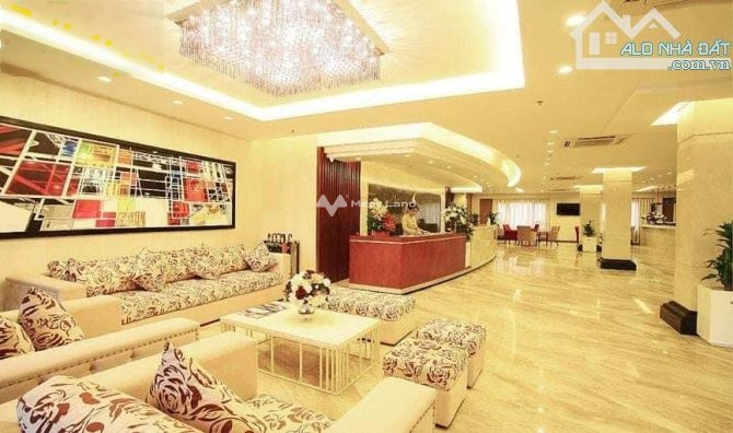 Cần bán khách sạn vị trí thuận lợi ngay tại Lò Sũ, Hà Nội. Diện tích 97m2-01