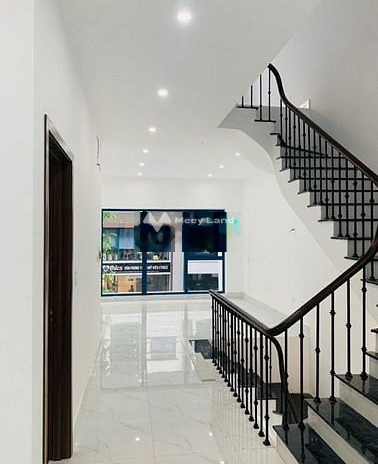 Cho thuê biệt thự giá 55 triệu/tháng, diện tích 140m2 mặt tiền tọa lạc gần Dương Nội, Hà Nội