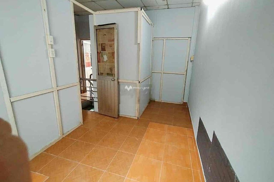 Vị trí mặt tiền tại Quận 7, Hồ Chí Minh cho thuê nhà thuê ngay với giá phải chăng từ 10 triệu/tháng, trong ngôi nhà này gồm 2 PN, 2 WC-01