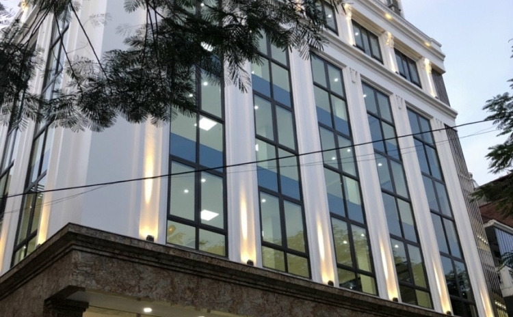 Bán tòa văn phòng phố Trần Thái Tông 130m2, 8 nổi 1 hầm lô góc mặt tiền 11m