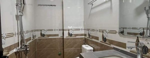 Bán nhà có diện tích rộng 80m2 vị trí phát triển Lê Trọng Tấn, Hà Nội bán ngay với giá cực rẻ từ 14.3 tỷ trong ngôi nhà này gồm 4 phòng ngủ, 4 WC-03