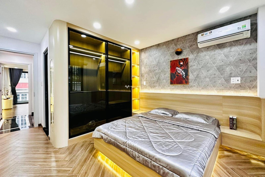 Bán nhà có diện tích 60m2 nằm ở Tân Bình, Hồ Chí Minh tổng quan gồm 4 phòng ngủ, 5 WC-01