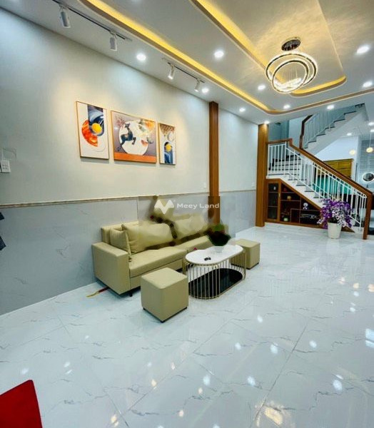 Nhà gồm 3 phòng ngủ bán nhà giá bán hữu nghị chỉ 4.95 tỷ có diện tích chung là 60m2 vị trí tốt ngay Nguyễn Phúc Chu, Phường 15-01