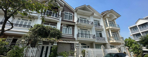 Với diện tích tiêu chuẩn 126m2, bán biệt thự vị trí tiện lợi ngay tại Quận 7, Hồ Chí Minh, trong căn nhà này có 5 phòng ngủ, 5 WC thuận tiện đi lại-03