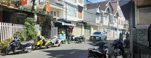 Vị trí nằm tại Ma Trang Sơn, Phường 5 bán nhà bán ngay với giá thương lượng 10.5 tỷ trong nhà gồm có 3 phòng ngủ 3 WC-02