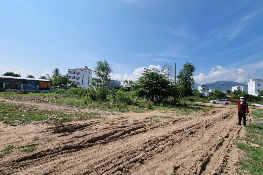 Bán mảnh đất giá 26,9 tỷ, diện tích 1015m2 tại Vĩnh Trung, Khánh Hoà-01