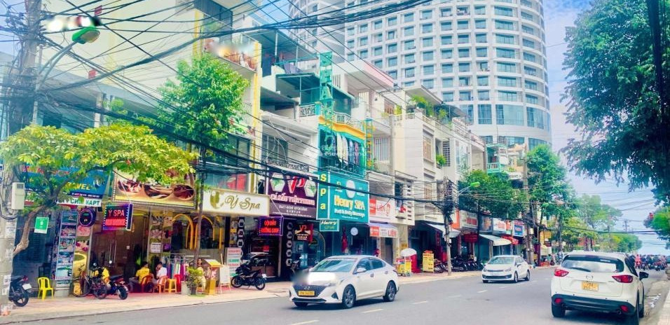 Ở Nguyễn Thị Minh Khai, Nha Trang, bán nhà, bán ngay với giá mềm từ 167.7 tỷ có diện tích 645m2 vào ở ngay