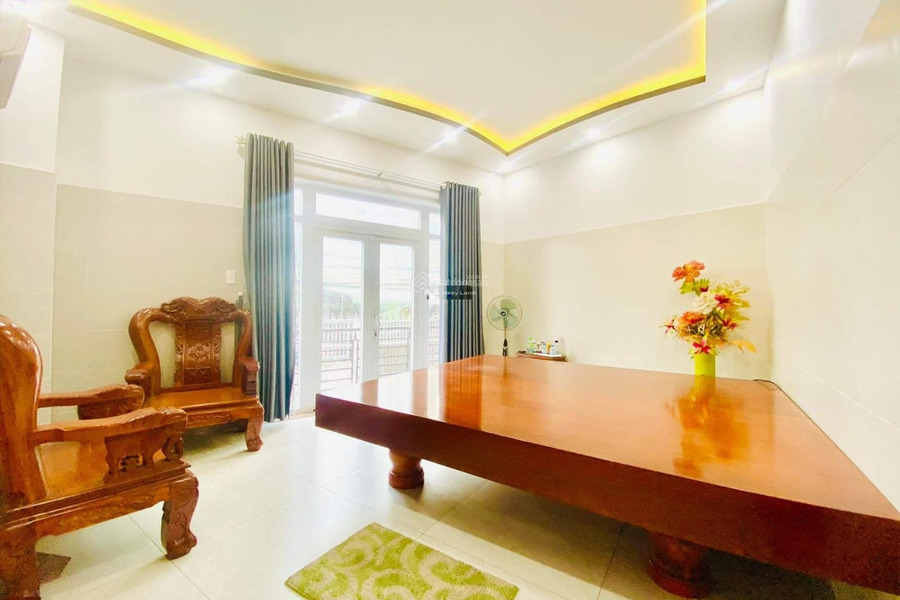 Nhà có 9 phòng ngủ bán nhà ở diện tích chuẩn 170m2 bán ngay với giá mềm chỉ 33.5 tỷ vị trí đặt tọa lạc tại Nguyễn Thị Định, Quận 2-01