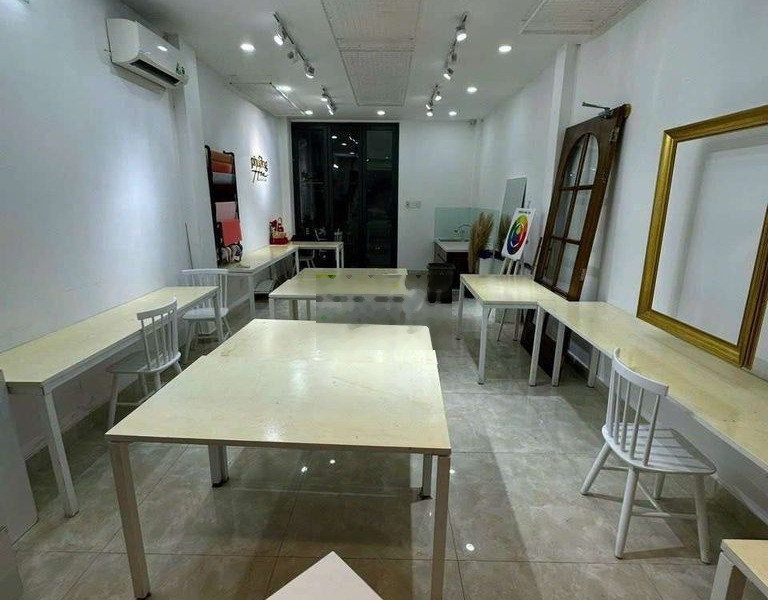 Nhà đẹp mô hình showroom Nguyễn Thiện Thuật. Q3 -01