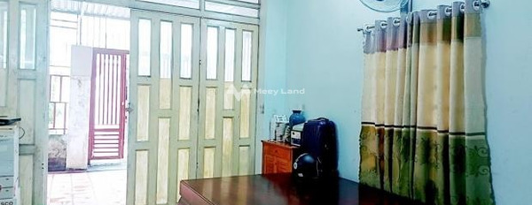 Diện tích gồm 95m2 bán nhà vị trí đặt ở trong Thạnh Xuân 33, Quận 12 ngôi nhà gồm có 2 phòng ngủ với đường ra vào ngang 5 m vào ở ngay-02