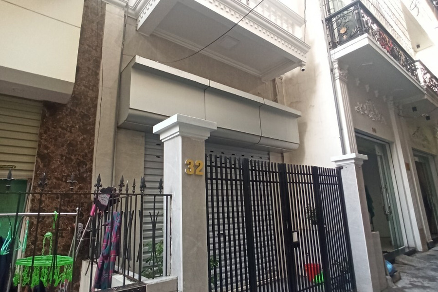 Bán nhà ngõ 302 Văn Cao, diện tích 48m2 3 tầng, sân cổng riêng, giá 2,75 tỷ-01