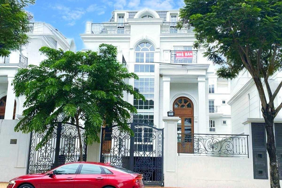 Chính chủ cần bán gấp 4 căn biệt thự King Crown, mặt tiền đường Nguyễn Văn Hưởng Thảo Điền, Quận 2 -01