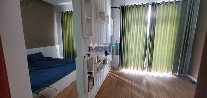 Nhà có 5 PN cho thuê nhà ở diện tích rộng rãi 65m2 giá thuê cực kì tốt 30 triệu/tháng vị trí thuận lợi ngay ở Nguyễn Trọng Tuyển, Hồ Chí Minh-01