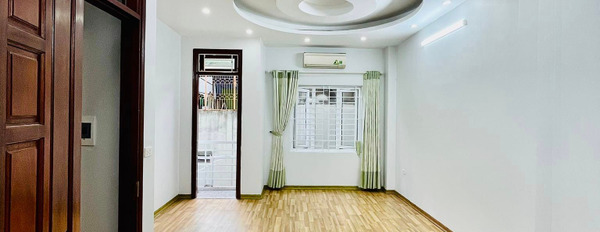 Ở sướng, nhà đẹp Trần Thái Tông 50m2 5 tầng đầy đủ nội thất, 3 gác đỗ cổng, chỉ 5,75 tỷ-03