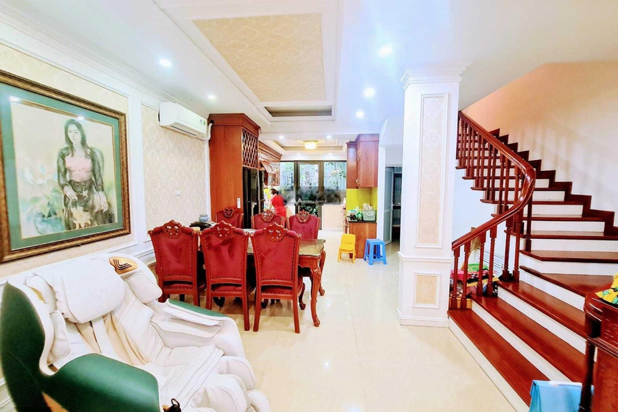 Vị trí thuận lợi tọa lạc ngay ở Bùi Huy Bích, Hà Nội bán nhà bán ngay với giá siêu rẻ chỉ 10 tỷ trong nhà nhìn chung gồm có 5 phòng ngủ 5 WC-01