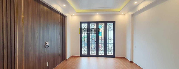 Diện tích 68m2 bán nhà ở vị trí đẹp tọa lạc ở Nguyễn Văn Linh, Lê Chân hướng Đông - Bắc nhìn chung gồm 5 phòng ngủ 4 WC vào ở ngay-02