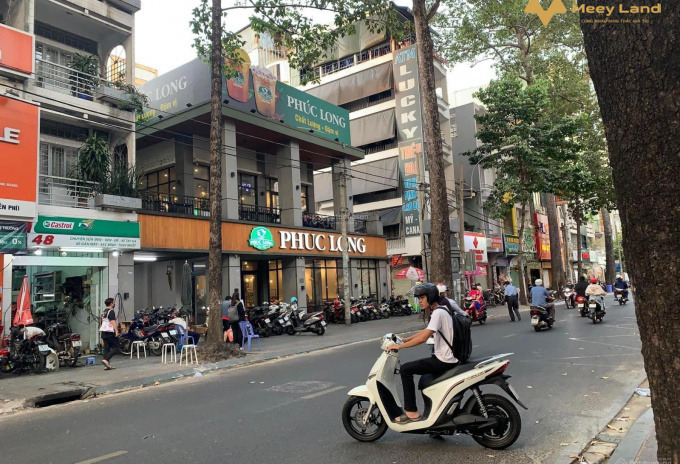 Hàng siêu tốt bán nhà mặt tiền đường Trần Quang Khải, Tân Định, Quận 1