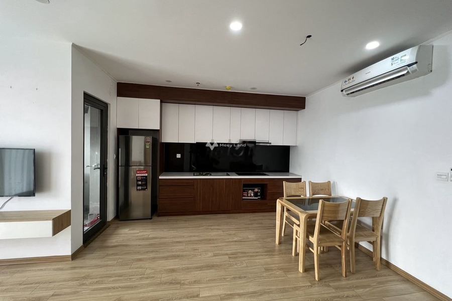 Cho thuê chung cư vị trí thuận lợi nằm trên Dịch Vọng Hậu, Hà Nội, căn hộ có 2 phòng ngủ, 2 WC ban công view đẹp-01