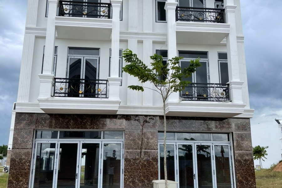 Cần bán căn nhà 1 trệt 2 lầu tại VSIP-2 Phú Chánh, thành phố mới Bình Dương-01