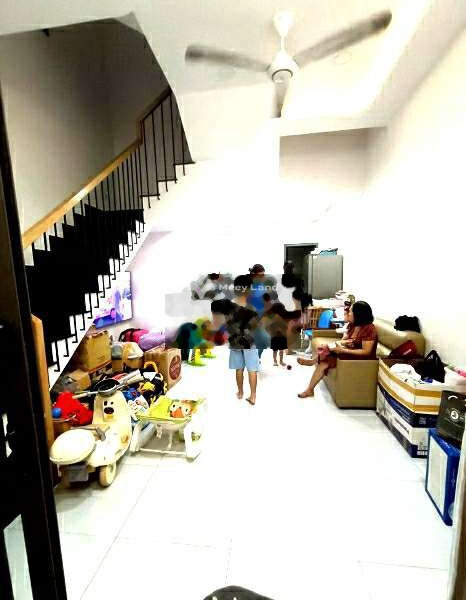 Ngay Lê Trọng Tấn, Tân Phú cho thuê nhà thuê ngay với giá siêu ưu đãi 13 triệu/tháng, trong nhìn tổng quan gồm 4 phòng ngủ, 4 WC-01