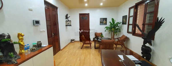 Diện tích sàn là 200m2, cho thuê nhà ở vị trí đặt tọa lạc tại Trung Hòa, Trung Hòa, căn nhà bao gồm 5 phòng ngủ, 5 WC giao thông thuận lợi-03