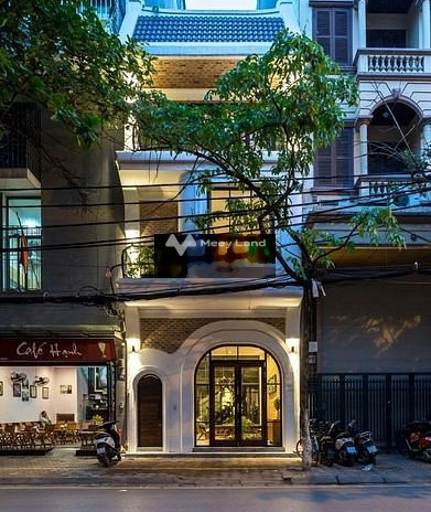 Trong ngôi nhà này có 6 PN, bán biệt thự diện tích quy đổi 200m2 giá bán cực êm 54.4 tỷ vị trí mặt tiền ngay trên Quận 1, Hồ Chí Minh