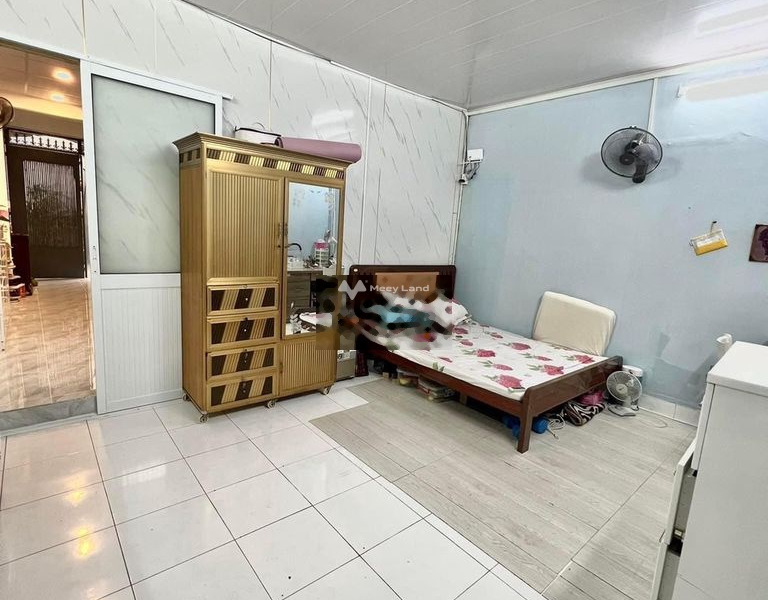 Nhà có 2 phòng ngủ, cho thuê nhà, giá thuê êm 11 triệu/tháng có diện tích rộng 45m2 vị trí mặt tiền tọa lạc ngay Nguyễn Văn Đậu, Hồ Chí Minh-01