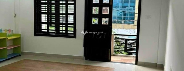 Hướng Đông, cho thuê nhà có một diện tích là 110m2 trong Phường 17, Hồ Chí Minh giá thuê rẻ từ 38 triệu/tháng, căn nhà có tất cả 6 PN, 5 WC-02