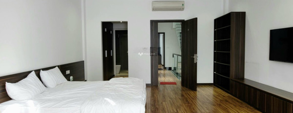 Cho thuê nhà diện tích mặt tiền 90m2 vị trí thuận lợi tại Tam Thuận, Đà Nẵng giá thuê hạt dẻ từ 20 triệu/tháng, trong căn này thì có 4 phòng ngủ, 5 WC-02