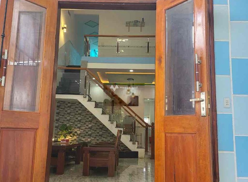 Vị trí mặt tiền tọa lạc tại Nguyễn Văn Cừ, Buôn Ma Thuột bán nhà bán ngay với giá cực rẻ chỉ 2.35 tỷ căn nhà gồm 3 phòng ngủ 3 WC-01