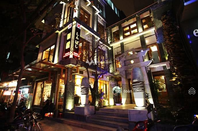Cho thuê nhà mặt phố Triệu Việt Vương, vị trí chiến lược, kinh doanh hiệu quả, 210m2x3 tầng MT 10m 