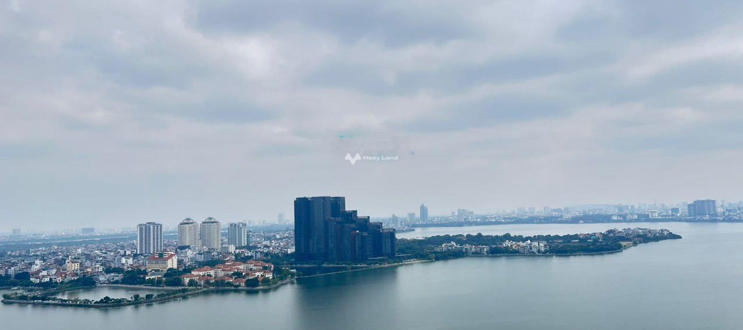 Bán căn hộ có diện tích gồm 235m2 vị trí hấp dẫn Nguyễn Hoàng Tôn, Tây Hồ giá bán cực mềm 31.5 tỷ