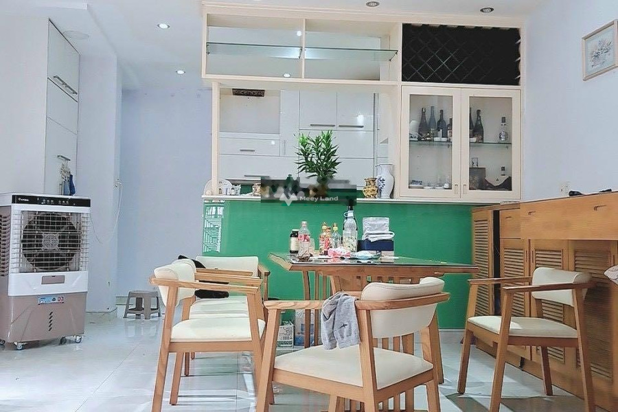 Diện tích 220m2, bán biệt thự vị trí đẹp ngay ở Đường 28, Hồ Chí Minh, nhà tổng quan bao gồm 4 PN, 4 WC cảm ơn đã xem tin.-01