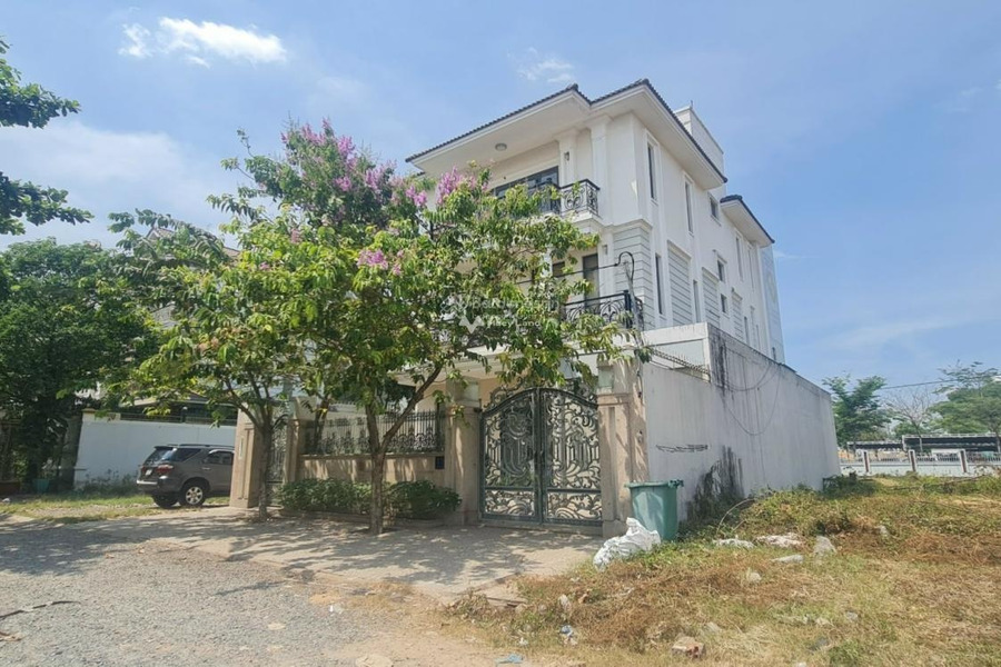 Trong căn này gồm có 3 PN, cho thuê nhà ở diện tích chuẩn là 240m2 thuê ngay với giá giao lưu 60 triệu/tháng tọa lạc ở Nguyễn Hoàng, Quận 2-01