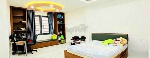 Trong nhà tổng quan có 4 phòng ngủ, bán nhà ở có diện tích 100m2 bán ngay với giá ưu đãi từ 10.3 tỷ nằm trên Nguyễn Thị Thập, Hồ Chí Minh-03