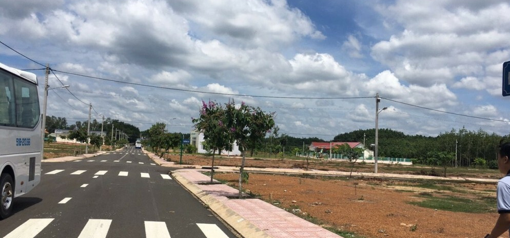 Cần bán lô đất ngay trung tâm hành chính huyện Đồng Phú có sổ hồng giá chỉ 10triệu/m2