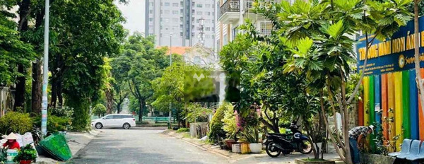 Ngôi nhà này có tổng 6 phòng ngủ, cho thuê nhà ở diện tích rất rộng 400m2 giá thuê chỉ 100 triệu/tháng vị trí nằm tại Tân Hưng, Hồ Chí Minh-02