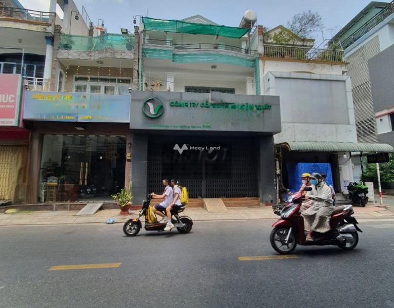 Vị trí đẹp nằm ở Nguyễn Xuân Khoát, Tân Thành cho thuê nhà thuê ngay với giá siêu tốt chỉ 30 triệu/tháng, ngôi nhà gồm 4 PN, 3 WC-01